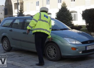Cine este proprietarul masinii din imagini ?