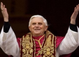 Papa Benedict al XVI-lea demisioneaza după opt ani