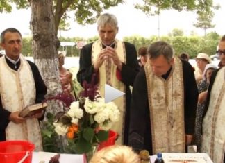 Slujba la troita de la intrarea in Mangalia