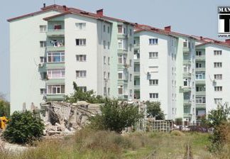 A inceput demolarea statiei de betoane COMCM de langa blocurile ANL.