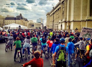Peste 5000 de biciclisti au iesit pedaland la un protest pasnic in capitala. Cetatenii din Mangalia asteapta poluarea de la Chevron !
