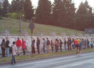 Lant viu impotriva poluarii la Palatul Parlamentului