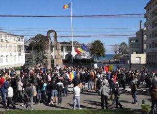Duminica cetatenii din Mangalia au iesit pe strazi impotriva poluarii prin fracturare hidraulica
