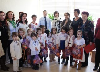 Colindatorii de la Gradinita 3 in vizita la Primarie