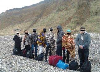 Cinci migranti somalezi si trei sirieni depistati de politistii de frontiera pe plaja din Vama Veche
