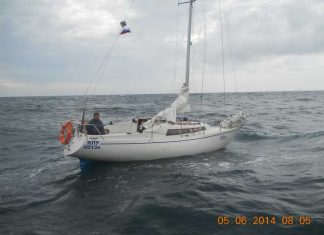 Patru turişti, aflaţi pe un velier în derivă, salvaţi de poliţiştii de frontieră constănţeni