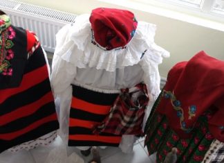 Colectie de obiecte traditionale, la Libraria Bookstore&Tea Mangalia