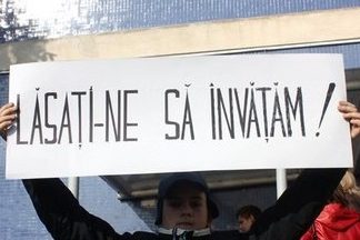 Elevii protesteaza vineri in fata Primariei alaturi de alte categorii socio-profesionale