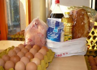 SE DISTRIBUIE PACHETELE ALIMENTARE PENTRU LUNA APRILIE
