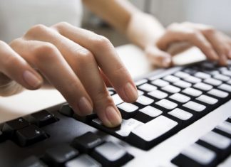 Se caută programatori români de elită.