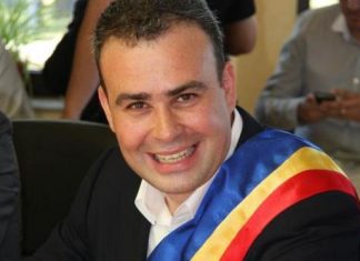 DNA solicita cererea de încuviinţare a reţinerii şi arestării preventive a senatorului VÂLCOV DARIUS-BOGDAN. Aproximatim 2 milioane de euro au intrat in buzunarul senatorului.