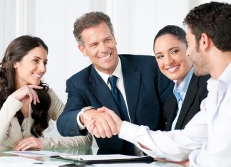 Business-ul, ca-n “Lie to me”! Opt sfaturi despre cum să îţi cunoşti partenerii