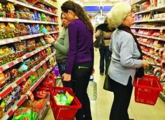 Cum au transformat hipermarketurile farfuria românilor în afacerea care sfidează criza