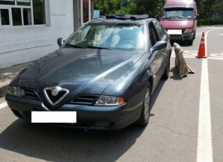 Tată şi fiu din Siria descoperiţi ascunşi într-un autoturism, în P.T.F. Vama Veche