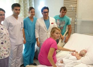 După 11 ore de intervenție, Alex a facut primul pas către noul său chip