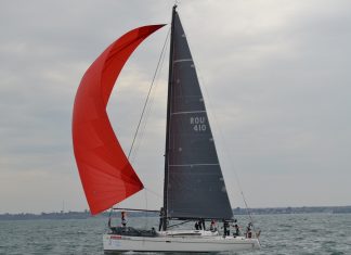 Echipajele ambarcațiunilor Simina și Bora, câștigătoarele Regattei Rotary Mangalia la clasa racer și, respectiv, cruiser