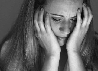 Într-o lume a socializării și relațiilor virtuale intense, oamenii sunt tot mai singuri și depresivi. Unii devin dependenți, alții aleg suicidul.