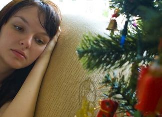 Psiholog: “Singurătatea de sărbători generează depresii. Este bine să ne îndreptăm către oameni, nu să ne izolăm de ei”