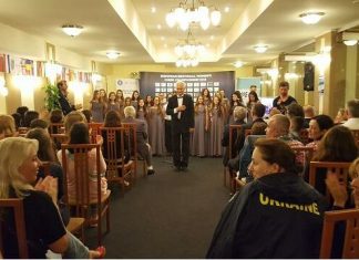 Corul de copii “Callatis” din Mangalia la festivitatea de premiere a Campionatului European feminin de șah