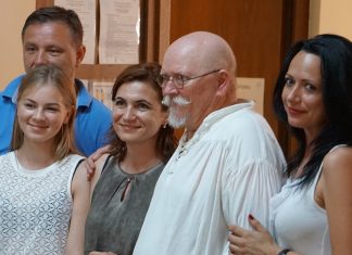 Expoziție de pictură „Pe valuri de culoare”, la Mangalia