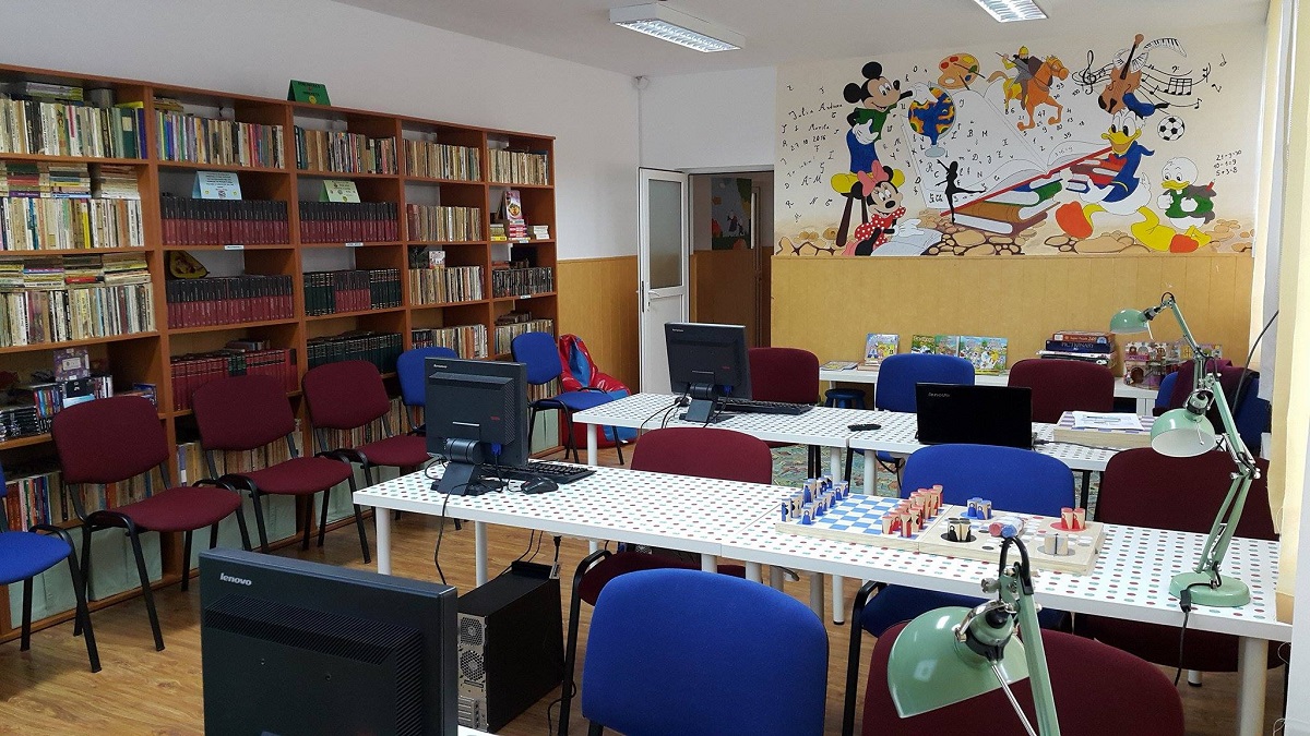 biblioteca-iulia-andreea-mosneni
