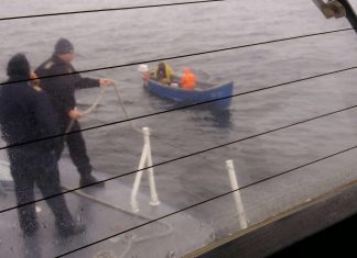 Pescari din Mangalia, rătăciți pe Marea Neagră, salvaţi de poliţiştii de frontieră constănţeni
