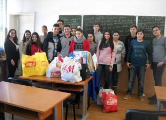Elevii Colegiului Economic Mangalia, alaturi de vârstnicii din Căminul de bătrâni din Mangalia