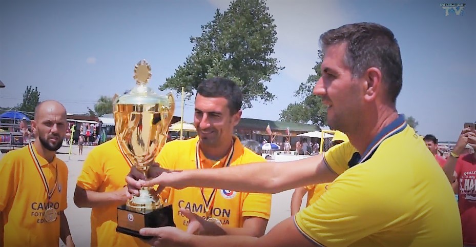 festivitate fotbal pe plaja