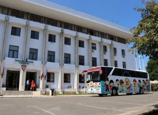 „Autobuzul Dram – Drum“ a pornit-o la drum! Cine sunt profesorii trăzniţi