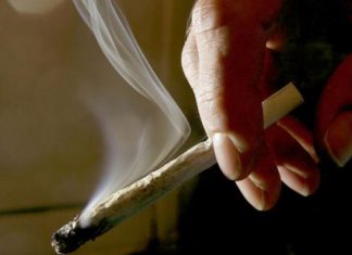 Au ieşit la plimbare să „tragă un fum”
