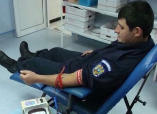 Jandarmii constănţeni donează sânge pentru victimele unui accident rutier