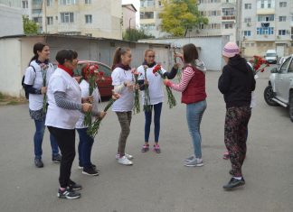 Asociația Umanitară Iulia Andreea Movilă a oferit flori de Ziua Internationala a Varstnicilor
