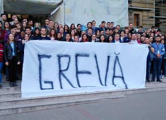 Studenții Universității „Alexandru Ioan Cuza” din Iași au intrat în grevă japoneză împotriva acțiunilor abuzive ale Ministerului Educației Naționale