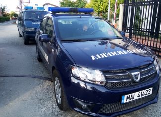 MANGALIA: Un tânăr din Galați a fost prins de jandarmi după ce a încercat să fugă cu lănţişorul unei femei