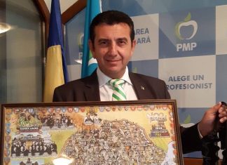 O fotografie cu România Mare și o pereche de opinci va primi Tőkés László de la Claudiu Palaz