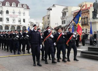 Jandarmii constănţeni omagiază Drapelul Naţional