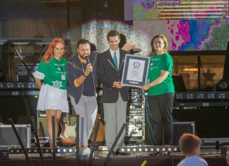 HOSPICE Casa Speranței doboară recordul mondial Guinness World Records® pentru cel mai mare mozaic de baloane format din oameni