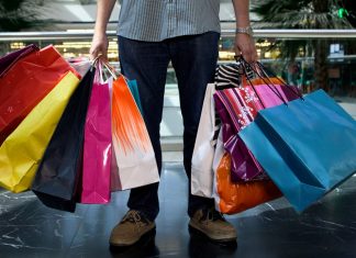 Febra cumpărăturilor de Crăciun, boost semnificativ pentru piața bunurilor de larg consum. Cît și pe ce cheltuie românii