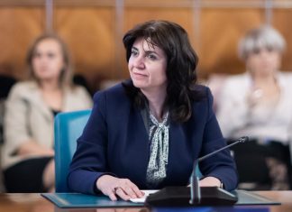 Cum se calculează mediile elevilor pe semestrul I, fără teze. Monica Anisie: Media semestrială se calculează prin rotunjirea mediei aritmetice a notelor din evaluarea continuă, la cel mai apropiat număr întreg