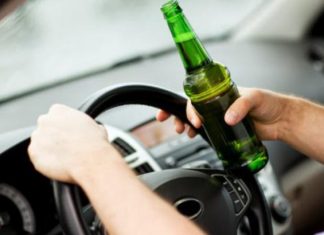 Beat și fără permis, cu mașina prin oraș