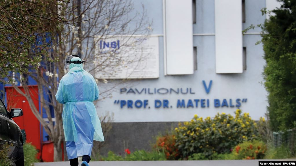 spitalul Matei Balș - medic in costum