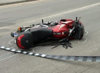 Un tânăr pe motociclu a produs un accident în stațiunea Neptun