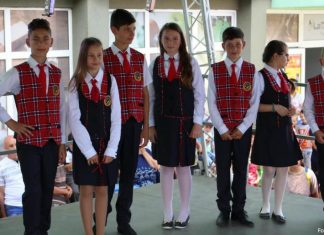 Asociația Elevilor din Constanța: ”Uniformele școlare, bani aruncați pe fereastră!”