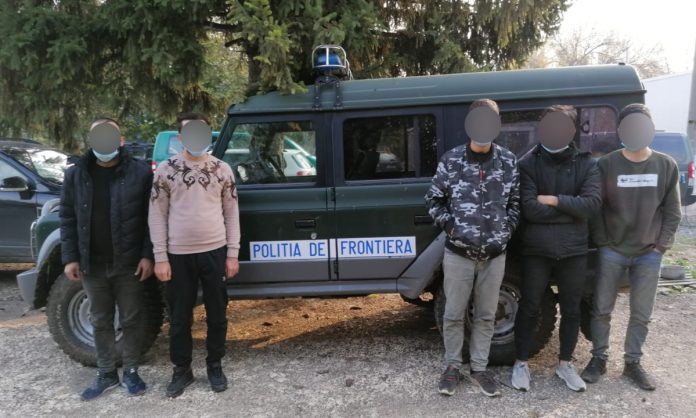 Cinci irakieni, depistați intrând ilegal în țară
