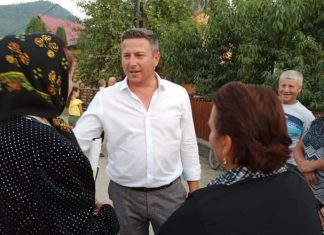 Primarul ce s-a filmat în timp ce-și umilea fiica a rămas fără mandat înainte de a fi validat