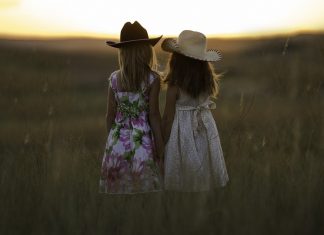 Ziua Internaţională a Fetelor. La fiecare 10 minute, undeva în lume, o fată moare, victimă a violenţei