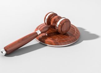 CCR: Legea privind acordarea lunară a unui stimulent de risc pentru profesori este neconstituţională