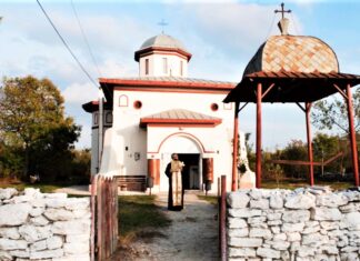 Cimitirul din Cotu Văii, profanat. Mai multe cruci ridicate în cinstea eroilor din localitate au fost distruse