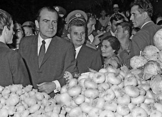 Ziua în care Richard Nixon a mâncat struguri din Piața Obor și a dansat perinița la Muzeul Satului