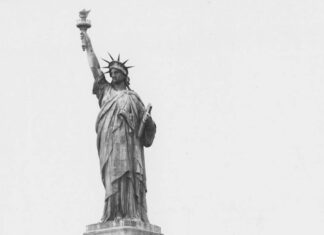Se împlinesc 135 de ani de la inaugurarea Statuii Libertăţii, simbolul Statelor Unite ale Americii